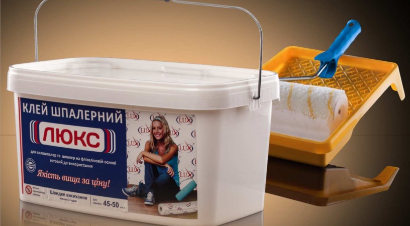 Вінілові і флізелінові шпалери: правила застосування клею