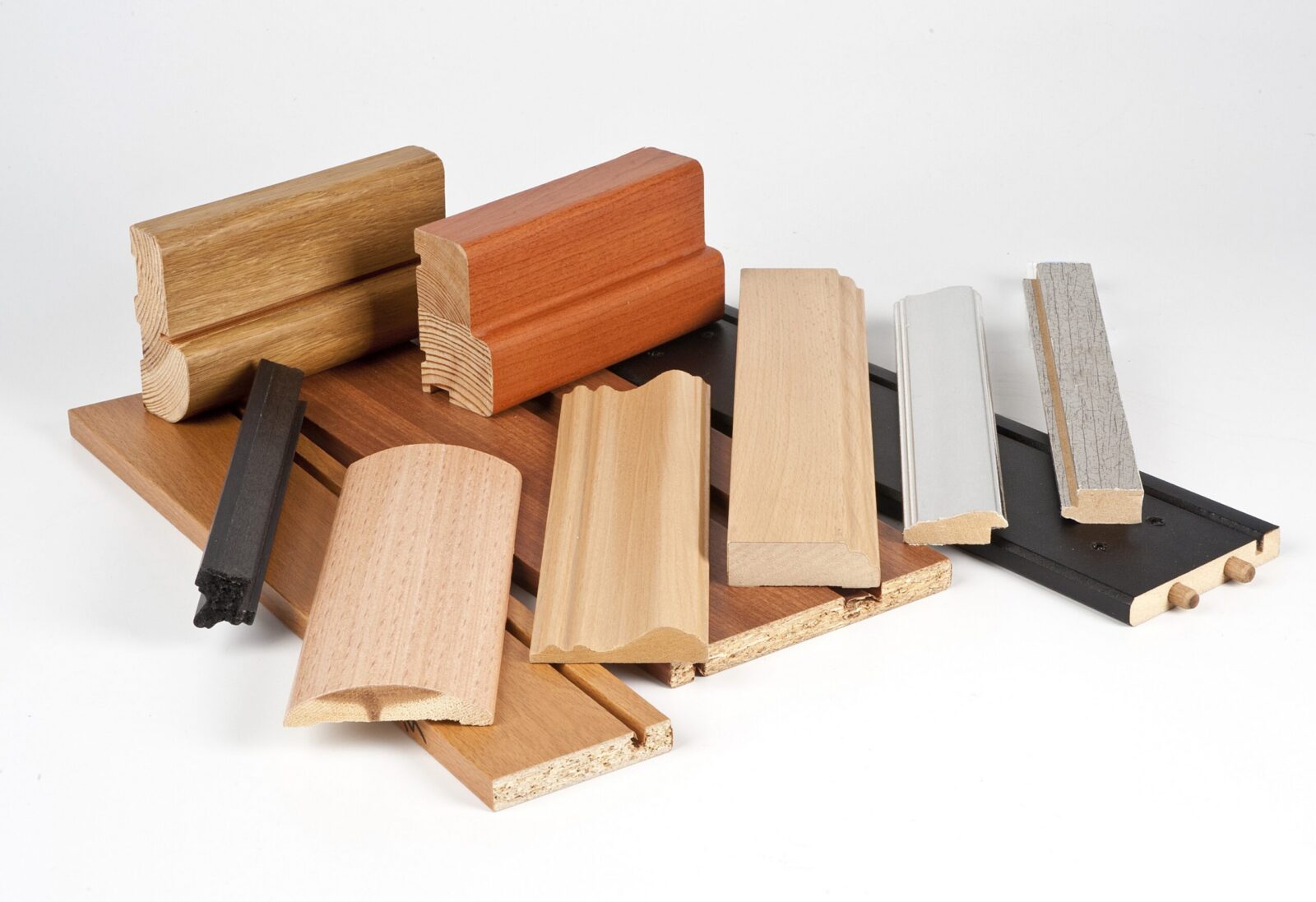 Adhesive to assembly wooden structures