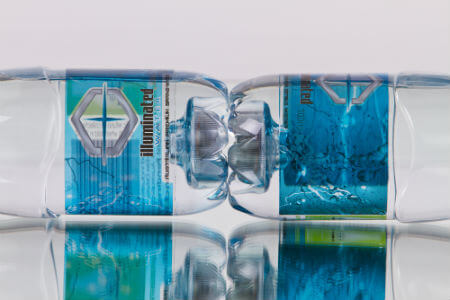 Чим приклеїти етикетку до пластикової пляшки