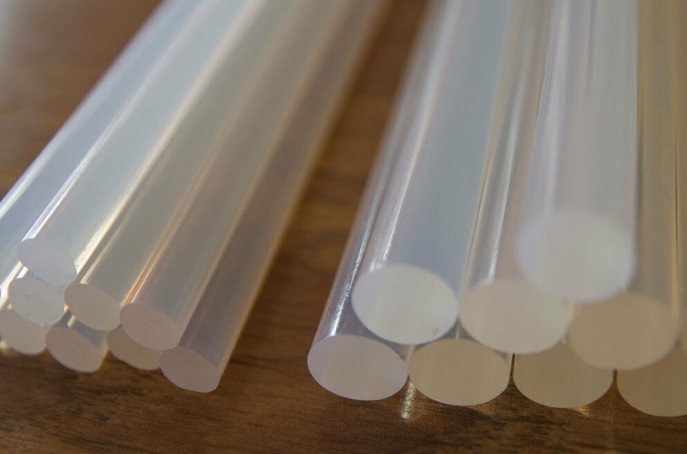 Термоклей у вигляді паличок